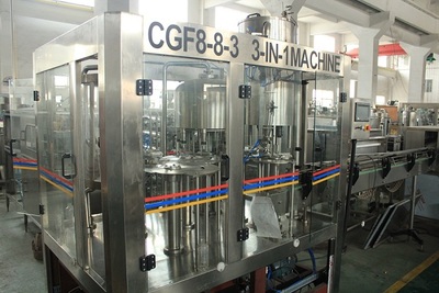Полностью автоматическая линия для розлива CGF 8-8-3 производительностью 2000 бут/час ( 200 – 2000 м